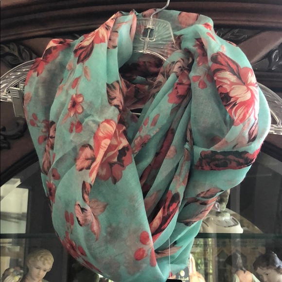 MINT FLORAL INFINITY SCARF - Picture 6 of 7